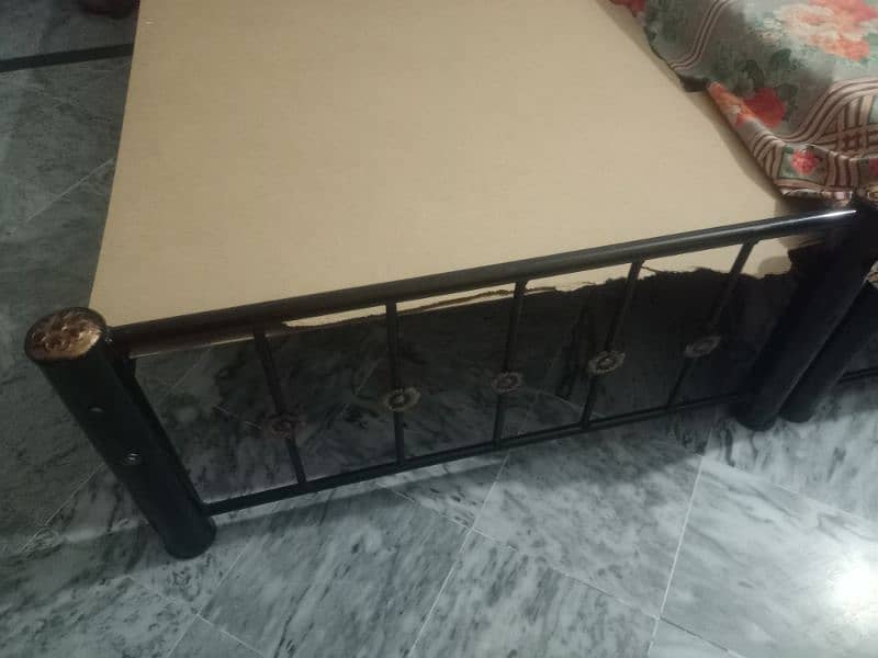 2 single iron beds for sale 1