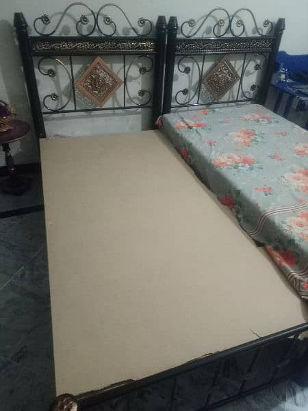 2 single iron beds for sale 2