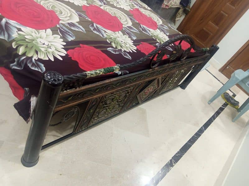 iron King bed without foam in lalukhet plz add detail check kre 1