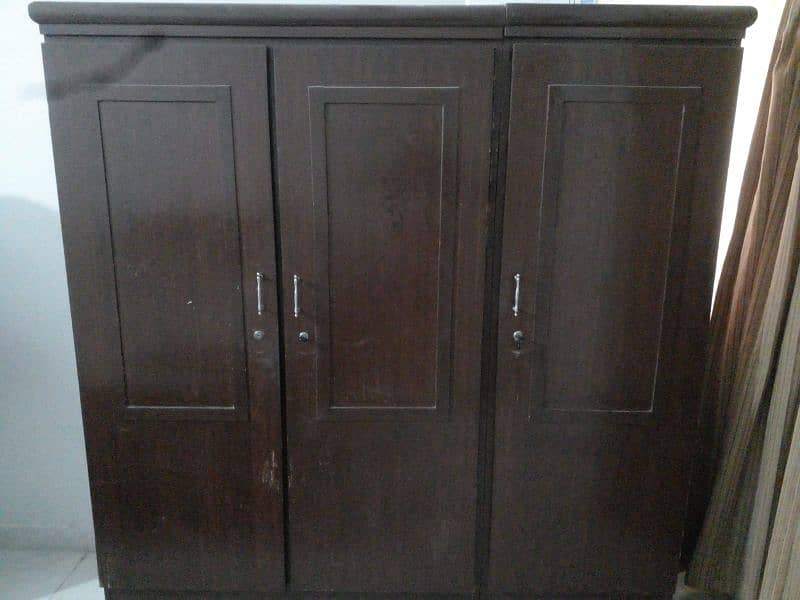 wooden 3 door almari for sell 0