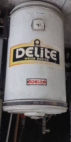 8 gallon Delite electric water geyser