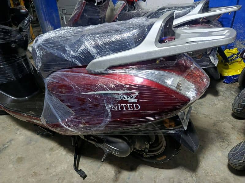 united scooty available contact at**03004142432** 14