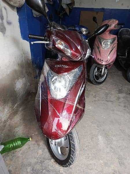 united scooty available contact at**03004142432** 17