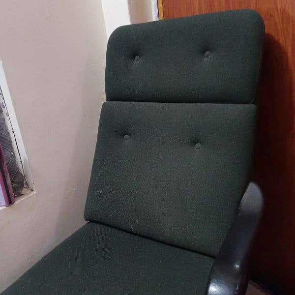 rolling chair used in office 0