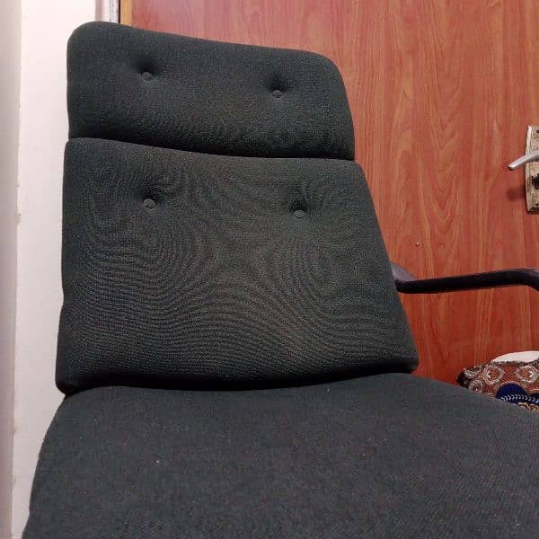 rolling chair used in office 1