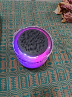 heavy speaker ha bohot, paisson ki zarorat ha ais liye beech rha