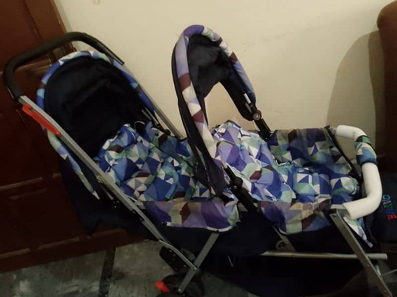 Twins (Pram/stroller) 1