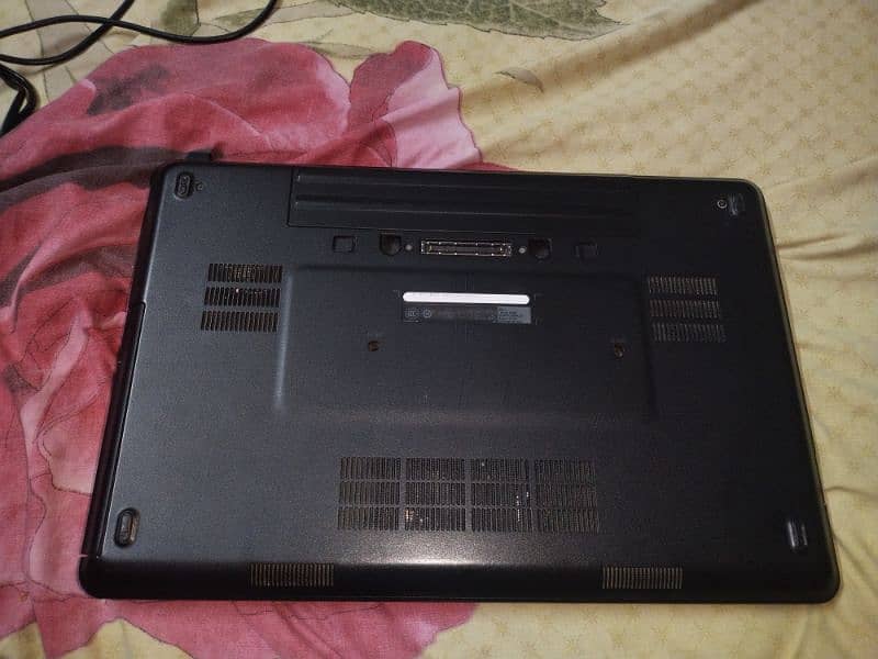 Dell Latitude E5540 2