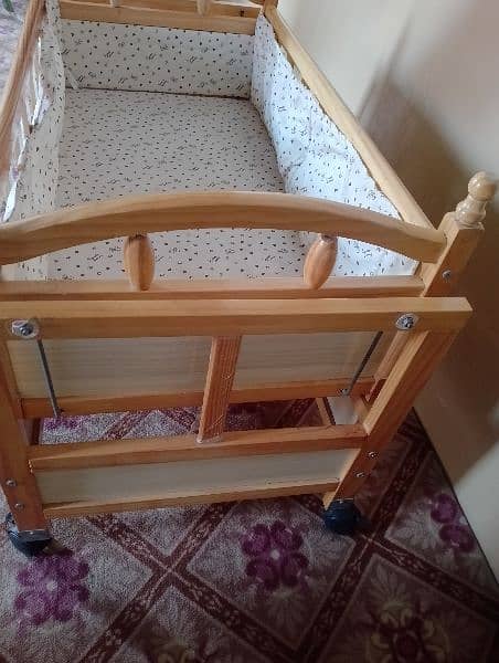 baby cot and swing 3