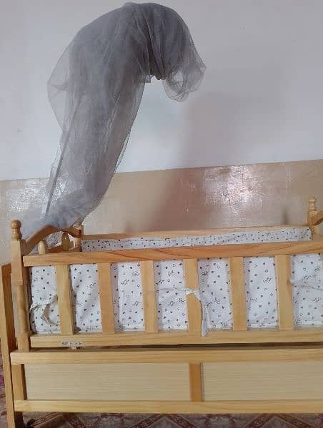 baby cot and swing 4