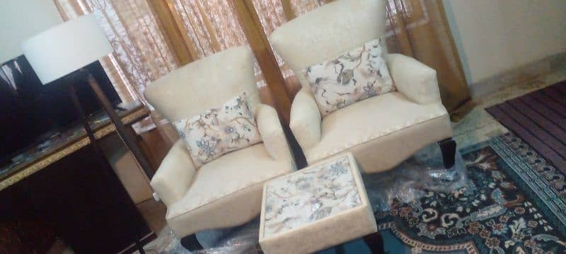 Very beautiful heavy big chairs with table03335138001 5