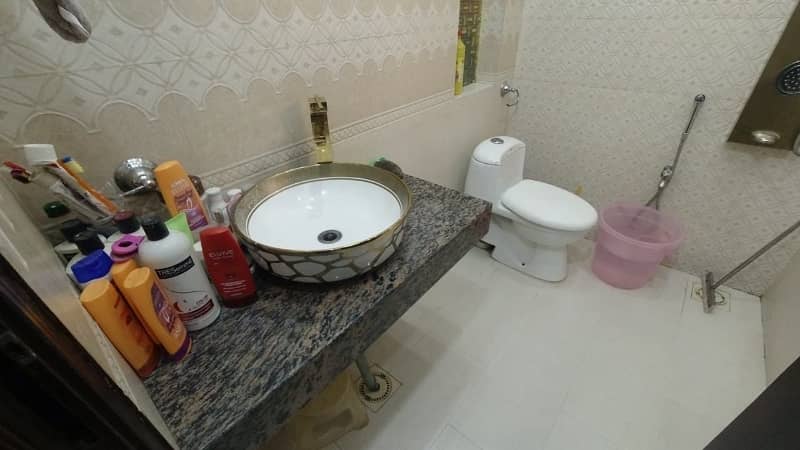 Prime Location 6 Marla House In Central Lahore Medical Housing Society For sale 3