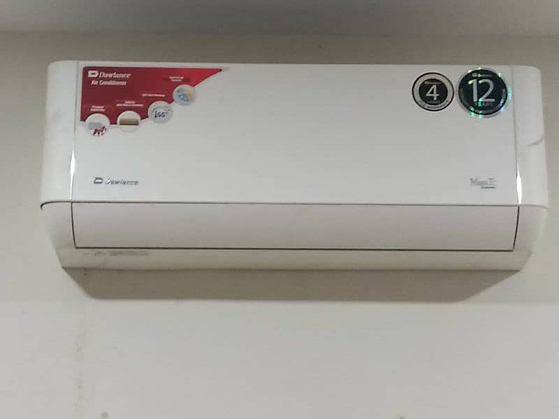 Dawlance 1 ton Dc Inverter heat and cool genuine condition 1