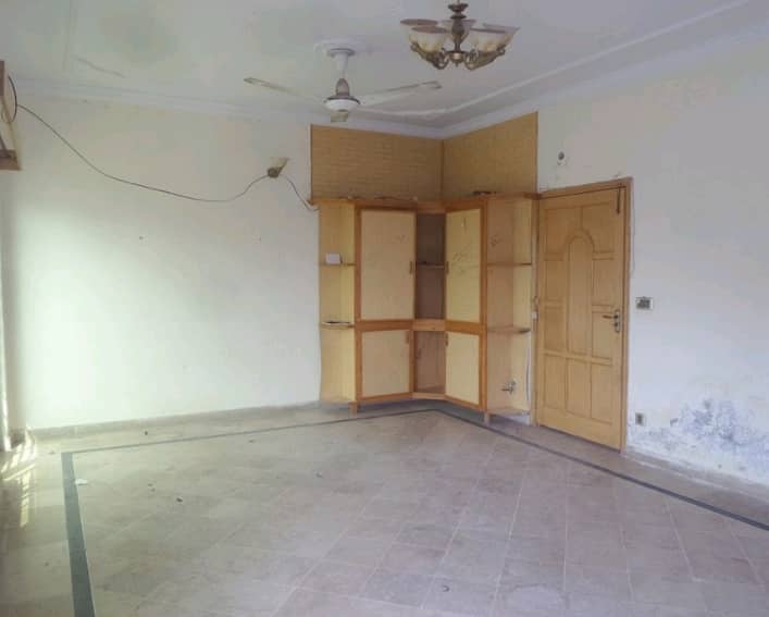 Prime Location 1000 Square Feet House For rent In G-11 2