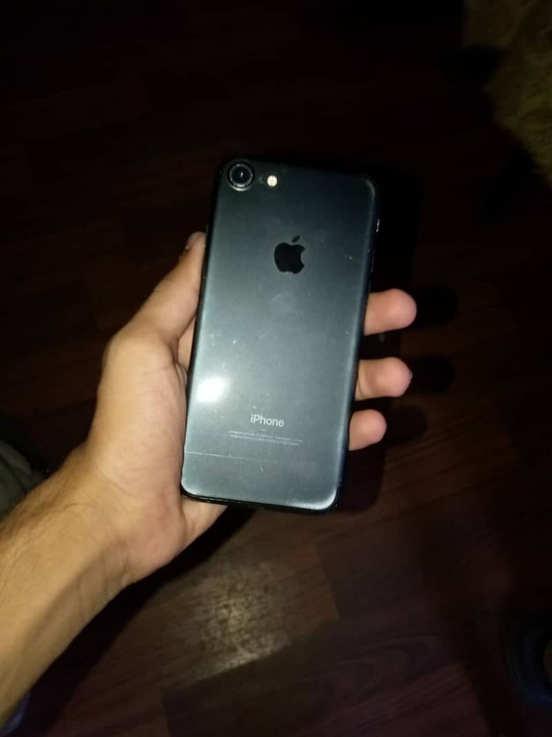 iphone 7 - 32gb PTA 4