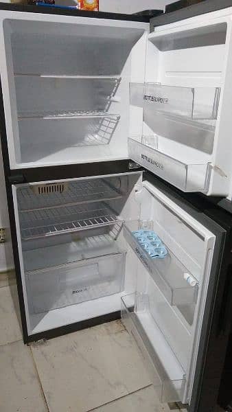 Haier HRF 216 Refrigerator 2