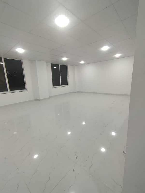 1950 sqft space For Rent For Call Centers Software House Multinational Companies Institutes etc 9