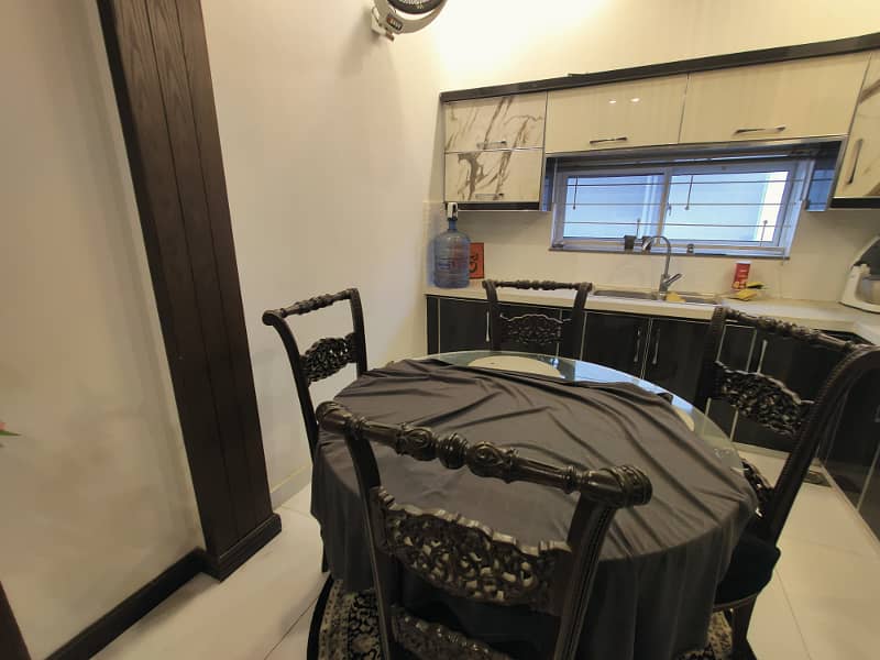 10 MARLA BEAUTIFULL FULLY FURNISHED UPR PORTION AVAILABLE FOR RENT IN BAHRIA TOWN LHR 4