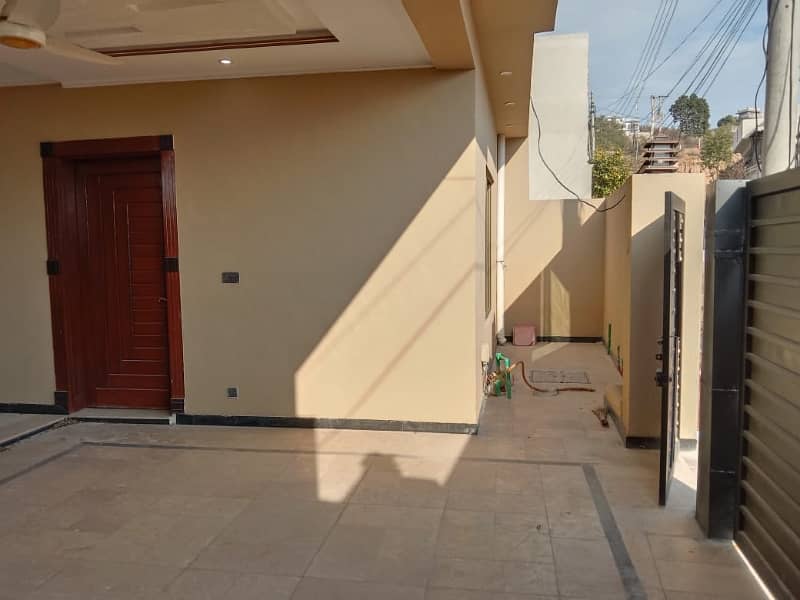 10 Marla Brand New House Available For Sale In Gulshan Abad 3