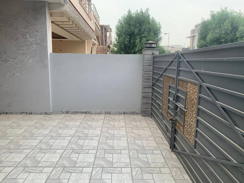 10 Marla House For Sale In Rs. 27500000 Only 22