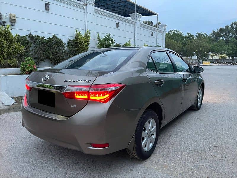 Toyota Corolla Altis 2015 4