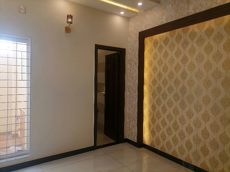 Johar Town Phase 2 - Block Q House Sized 5 Marla Is Available 4