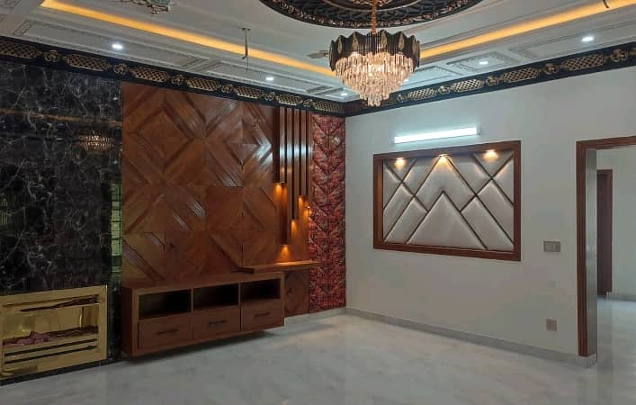 In Wapda Town Phase 2 10 Marla House For sale 3