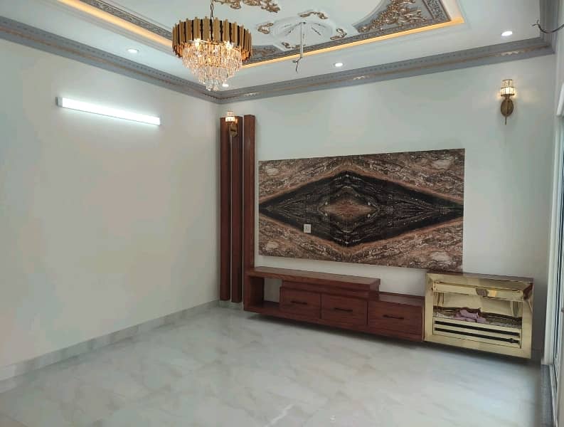 In Wapda Town Phase 2 10 Marla House For sale 11