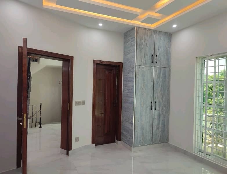 In Wapda Town Phase 2 10 Marla House For sale 12