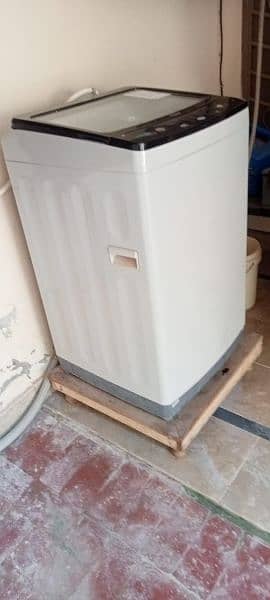 Automatic washing machine almost new only 4 months use 1