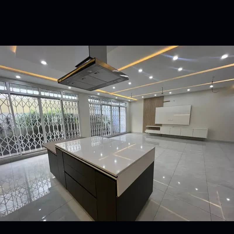 10 marla house for sale in paragon city lahore 2