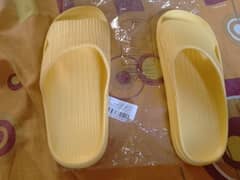 2 pair of bathroom slipper