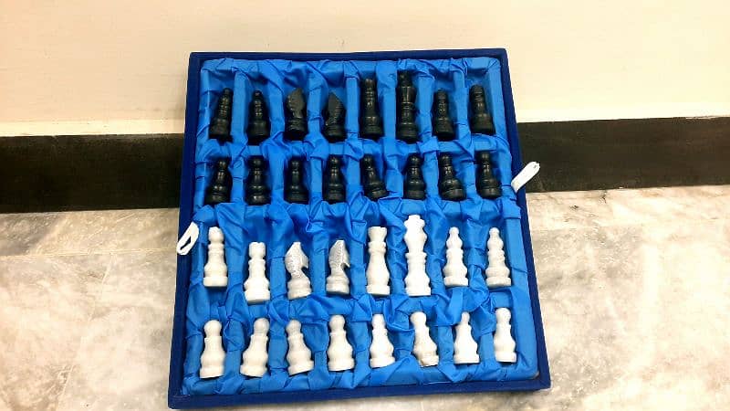 Portable Chess Set with Marble Style Board and Cushioned Storage Box 5