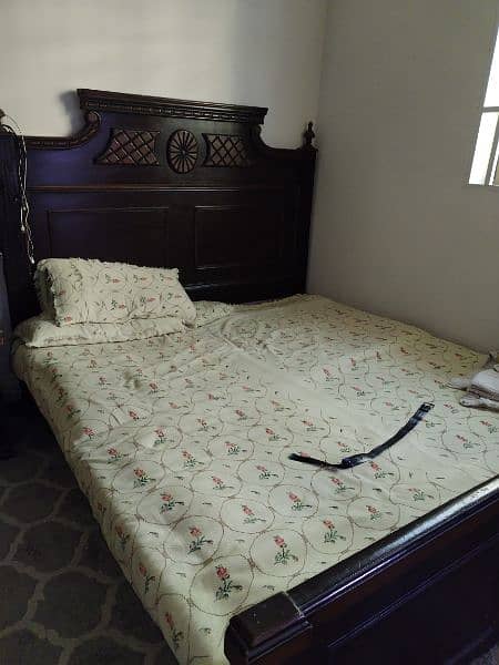 used bed set for sale 0