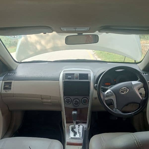 Toyota Corolla Altis 2012 1