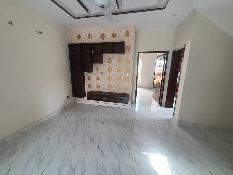 Dha rahbar 5 marla house available for rent with gas 18