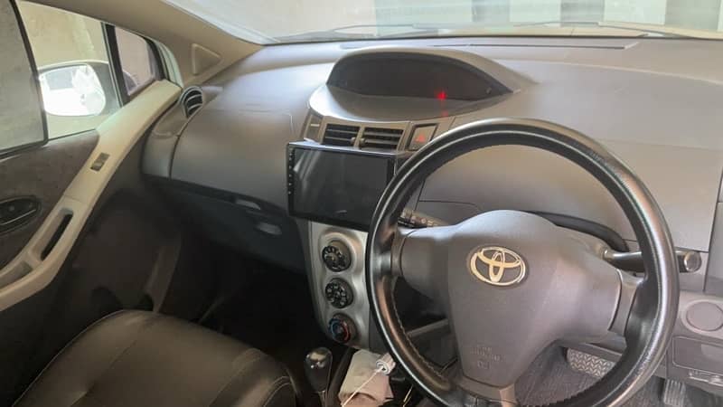 Toyota Vitz 2010 3