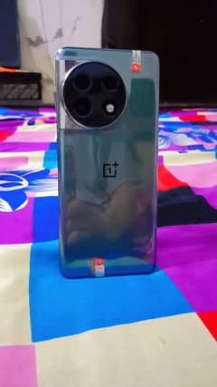 One plus 11. . 16 256. Dual sim global sim taime available . .