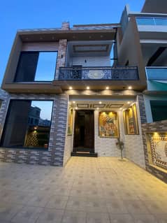 7 MARLA HOUSE FOR SALE IN EXECUTIVE BLOCK PARK VIWE CITY LAHORE 0