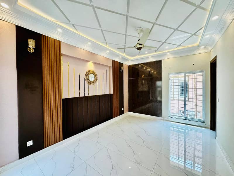 10 Marla Ultra LUXURY House Is Available In Paragon City - Imperial Block For Sale 22