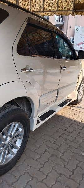 Toyota Fortuner 2015 4