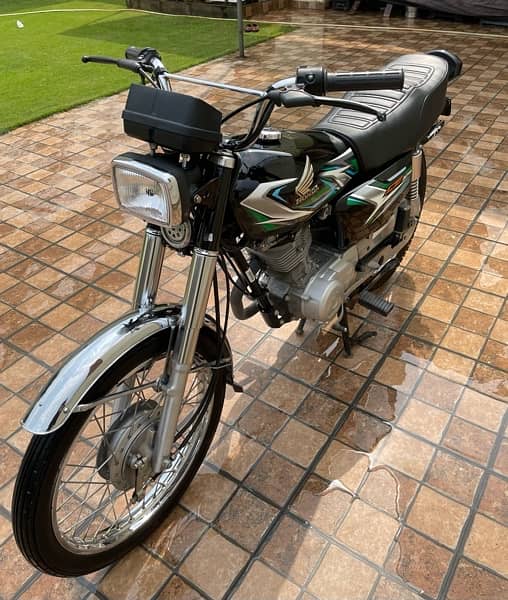 honda 125 black color 1