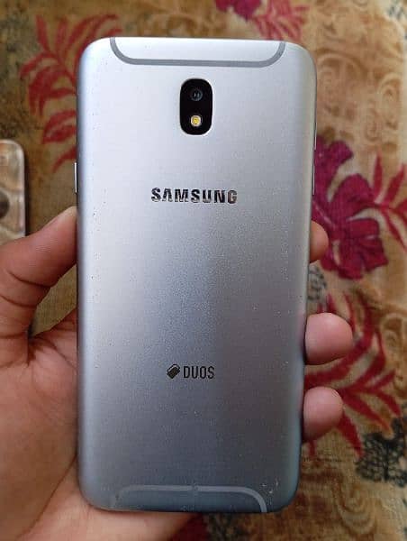 Samsung j7 prime 3gb ram 32gb rom condition 8/10 contact  03053951692 0