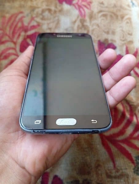 Samsung j7 prime 3gb ram 32gb rom condition 8/10 contact  03053951692 3