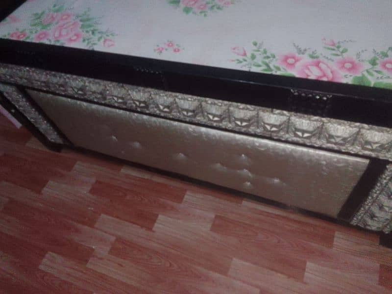 2 iron beds for sale queen size 2