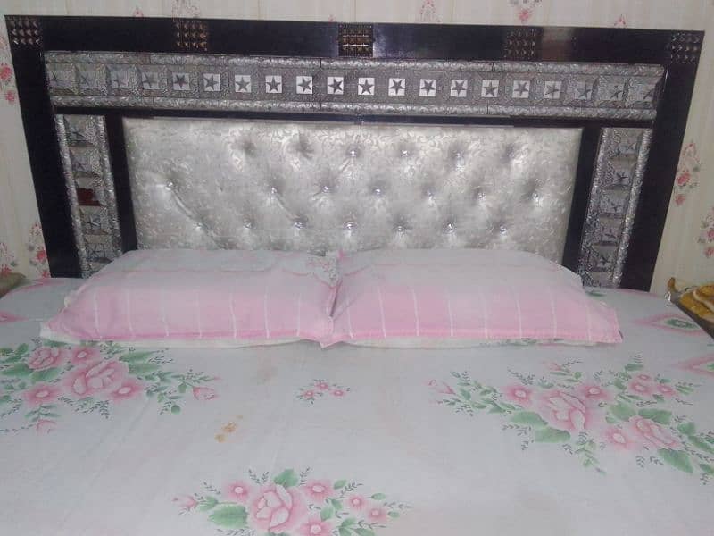 2 iron beds for sale queen size 3