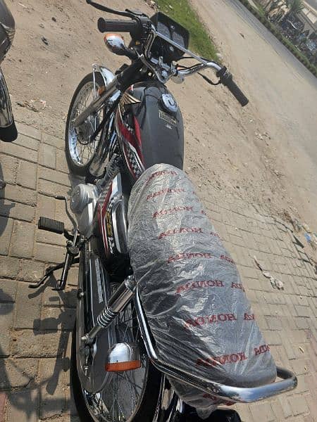 Honda CG125 Red 4