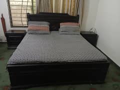 King size bed with 2 side tables and 1 dressing in good condition . 0