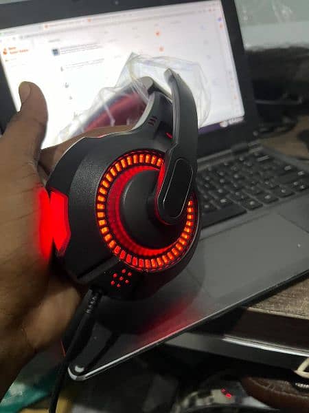 100 plus models of headphone 1