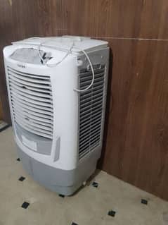 Air cooler only 2 months used with ice gel bags